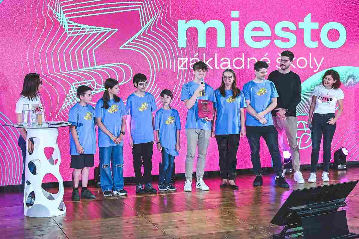 tim, ktory sa odkazuje na titulok a je autorom riešenia BabyDefender
