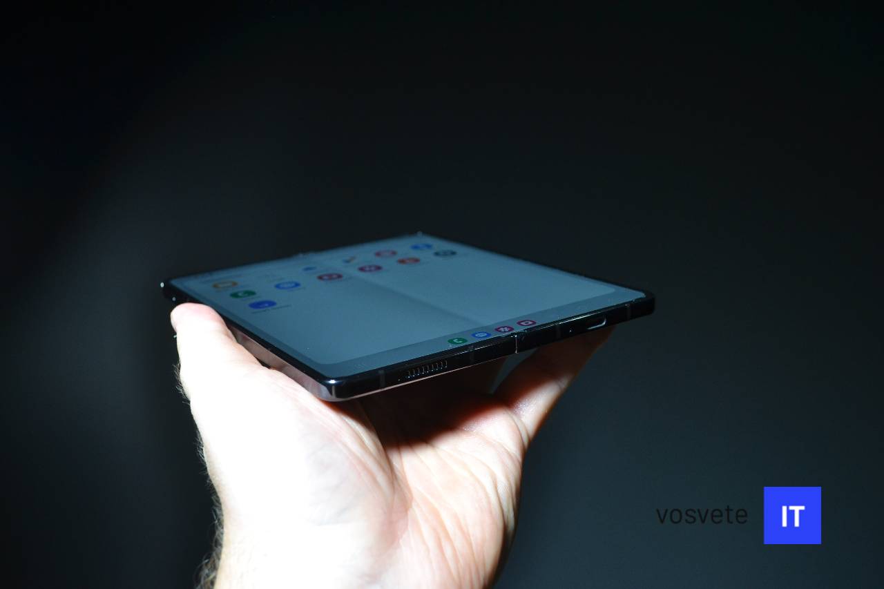 Samsung Galaxy Z Fold 5_vnutorny displej_priehlbina