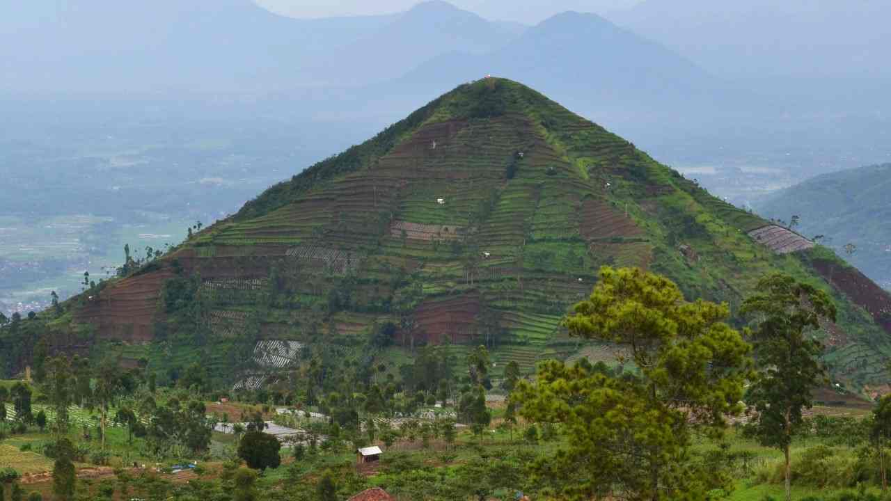Gunang Padang najstarsia pyramida na svete