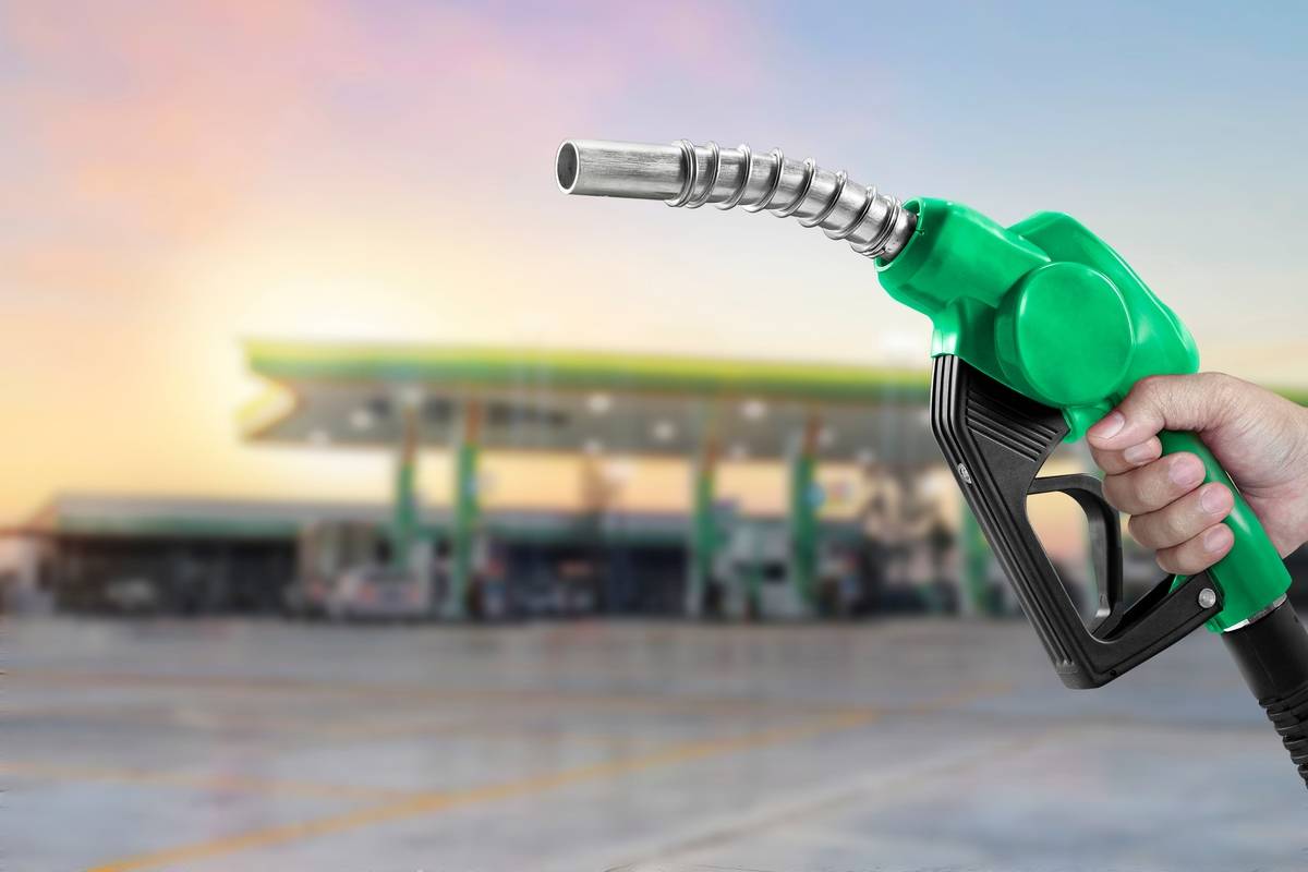 pumpa benzin palivo auto