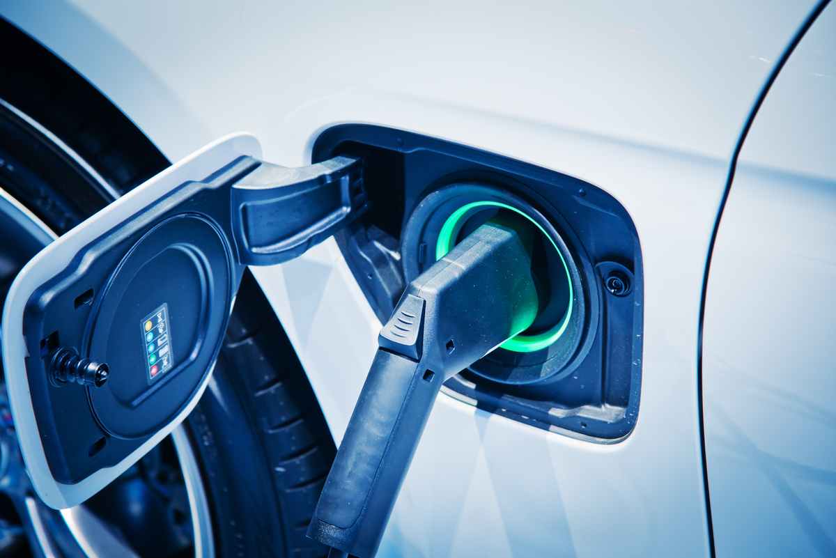 nabijanie elektromobilu