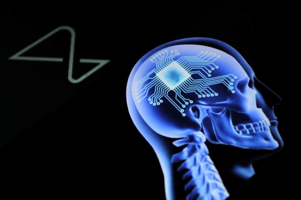 chip v mozgu neuralink