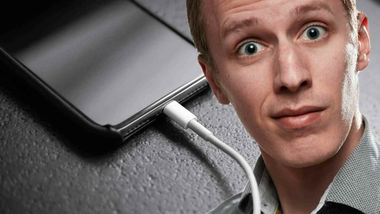 nabijanie smartfonu