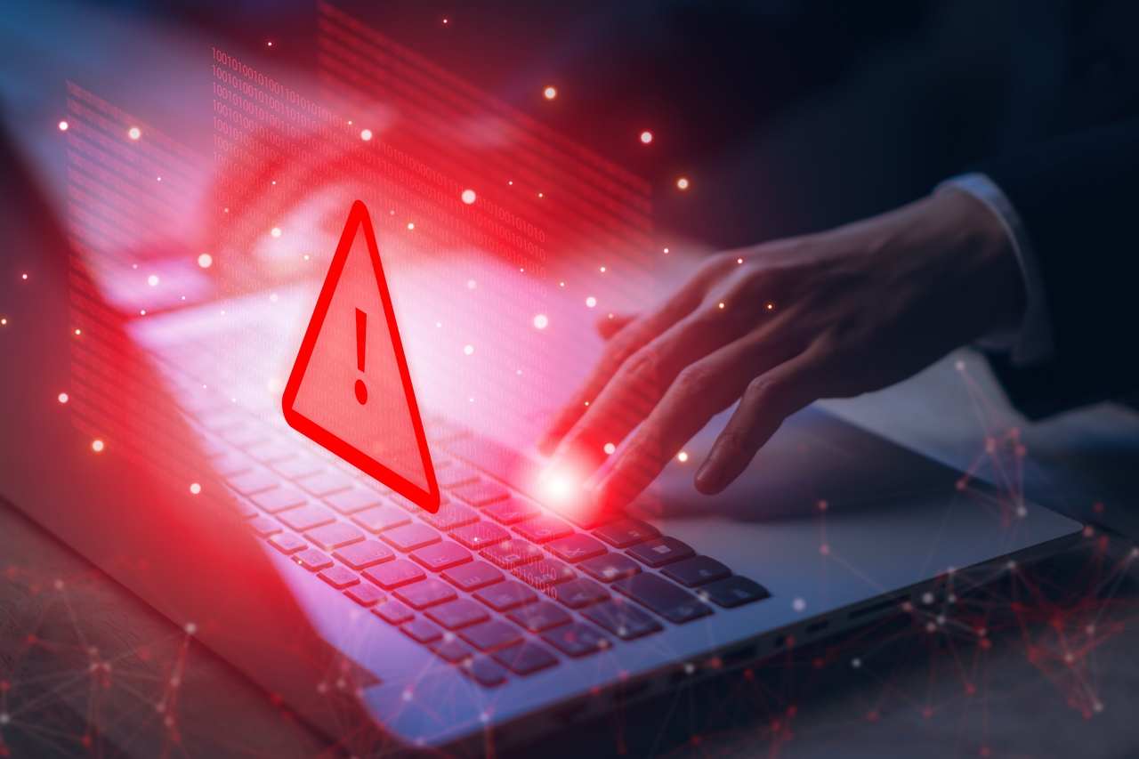 pozor pocitac virus hacknuty system