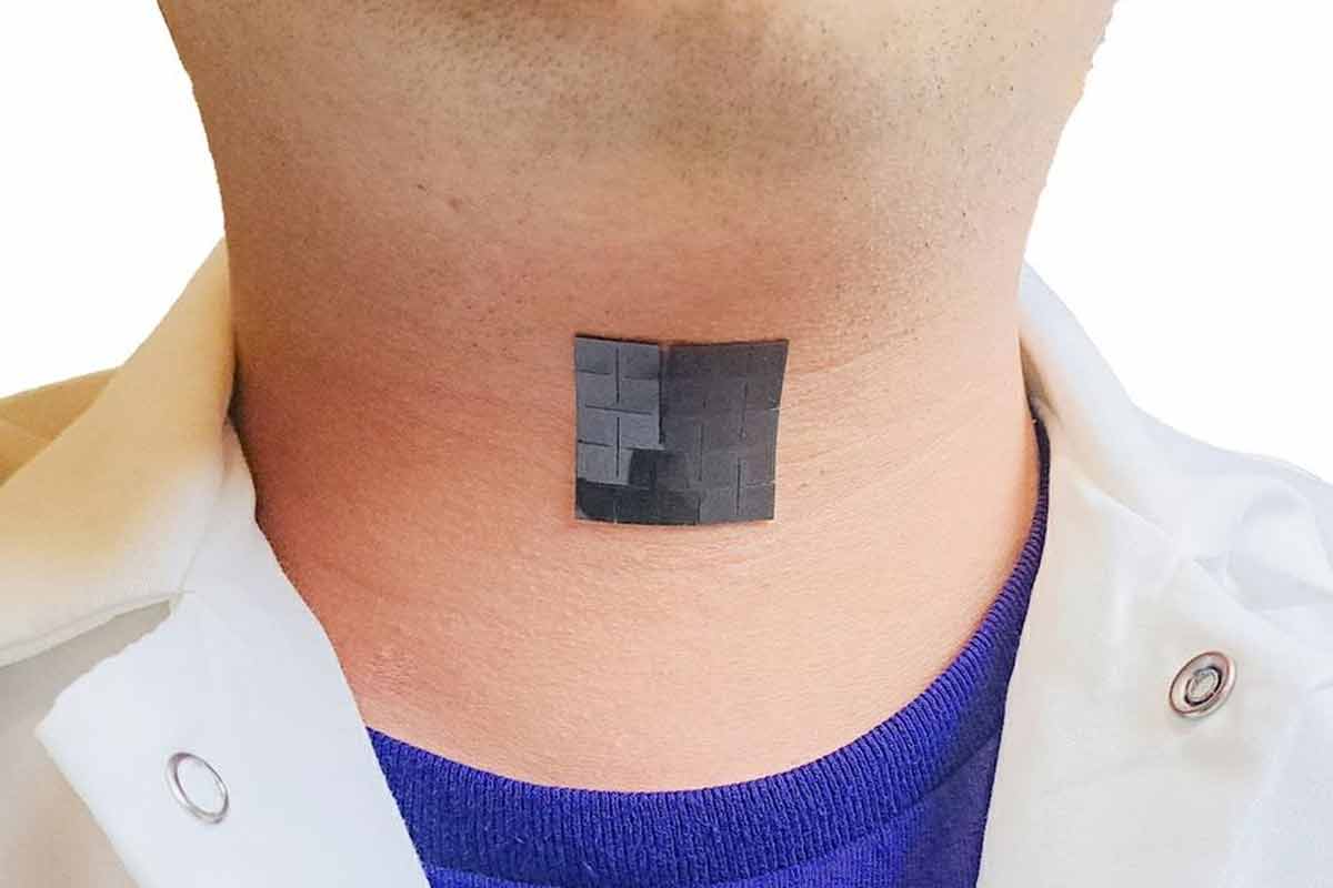 nové zariadenie dovoľuje ľuďom rozprávať bez hlasiviek