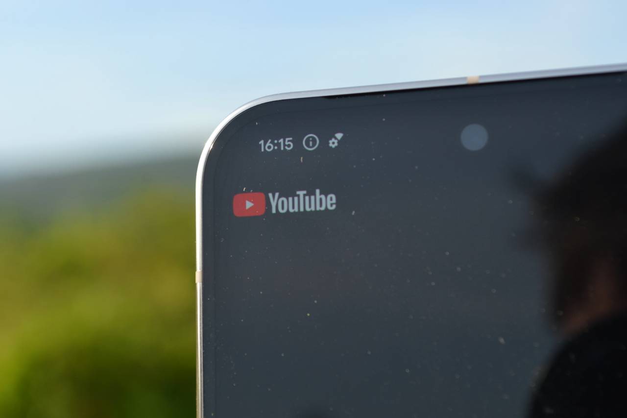 Google Pixel 9 Pro XL_recenzia_displej priestrel pre kameru