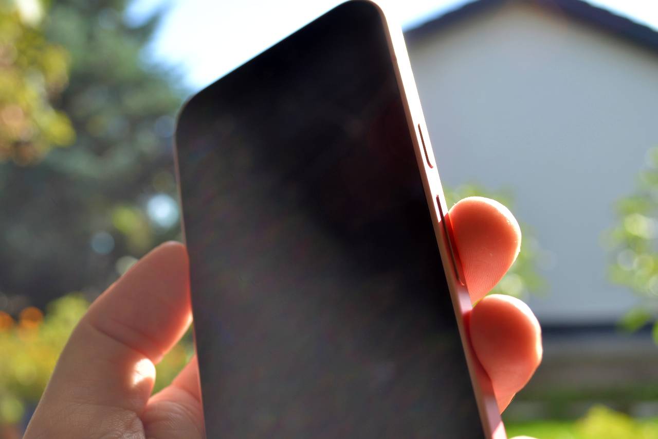 RECENZIA Google Pixel 9_tlacidla ovladania
