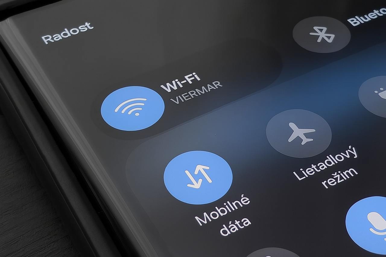 mobilne data a wifi