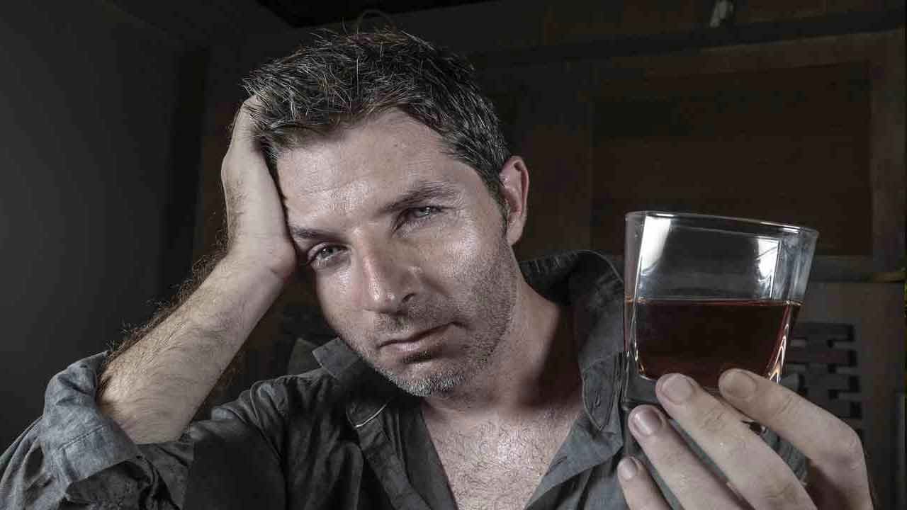 Výskumníci zistili, aká časť mozgu ovplyvňuje silnú chuť piť alkohol