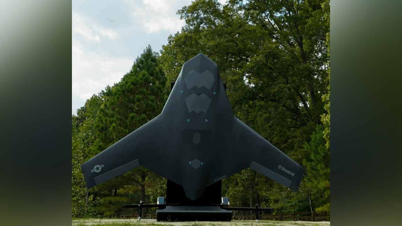 X-Bat VTOL je autonómnou bojovou stíhačkou so špičkovou stealth technológiou