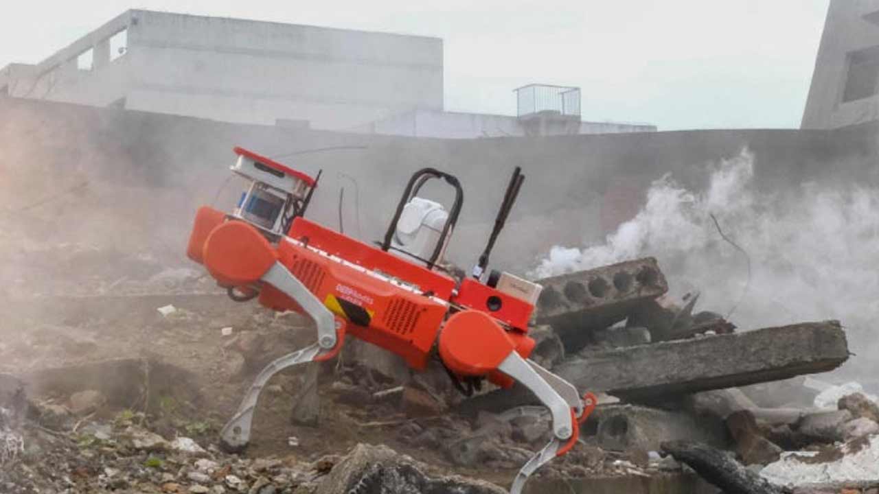 Deep Robotics prináša robota, ktorý ochráni požiarnikov od zbytočného rizika