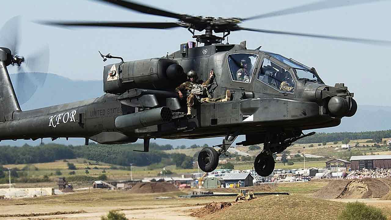 Apache vrtuľník dostáva vylepšenie, vďaka ktorému sa stane lovcom dronov