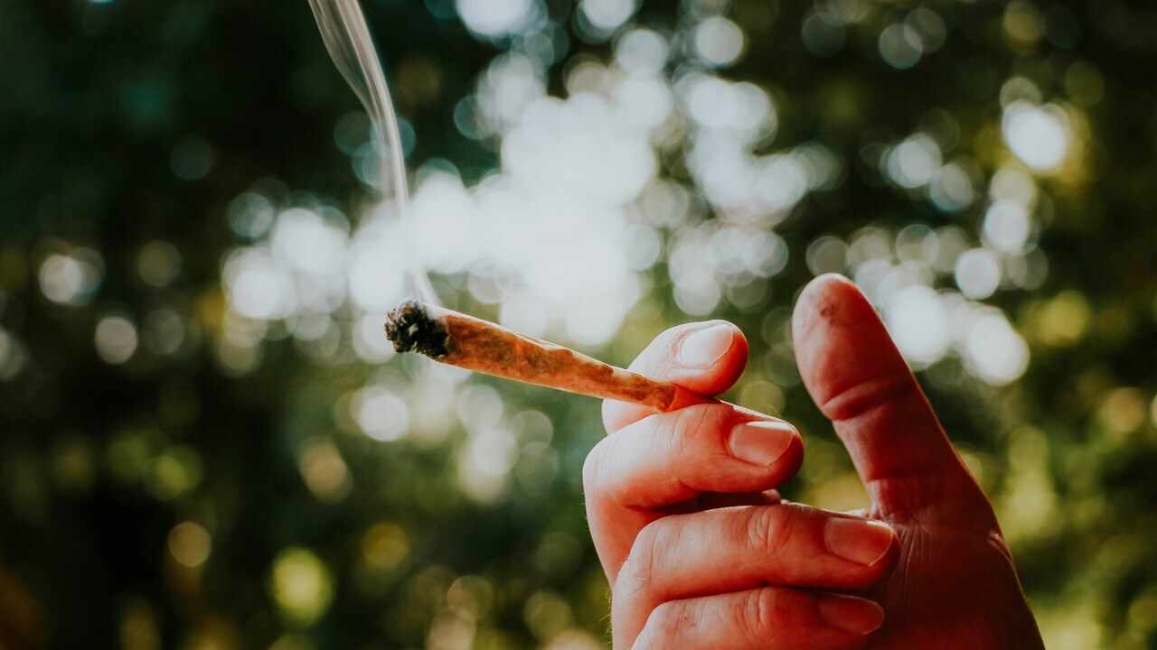 fajcenie cigarety