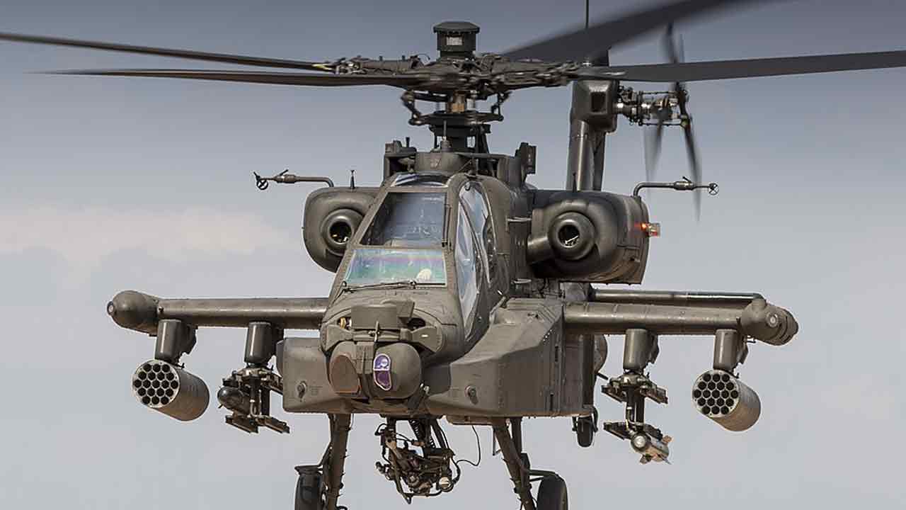 Apache vrtuľník dostáva vylepšenie, vďaka ktorému sa stane lovcom dronov
