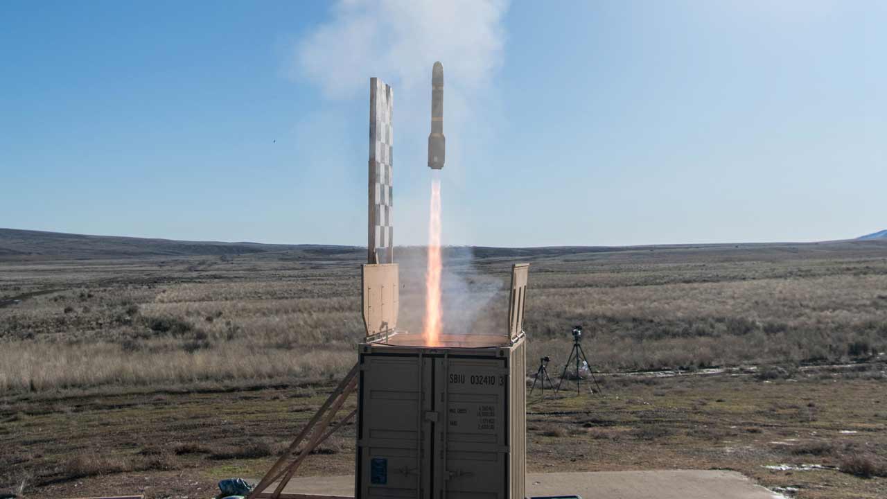 Lockheed Martin ukázal odpaľovač GRIZZLY, ktorý vyzerá ako obyčajný prepravný kontajner.