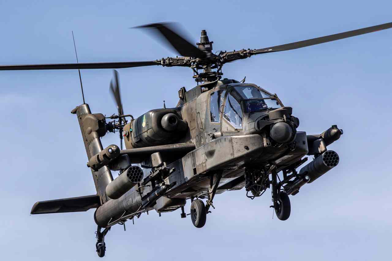 vrtulnik Apache