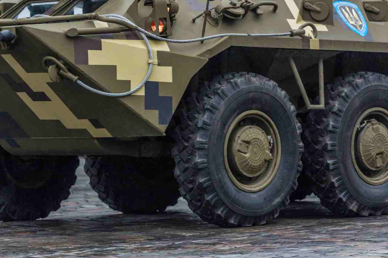 vojnesky transporter vozidlo