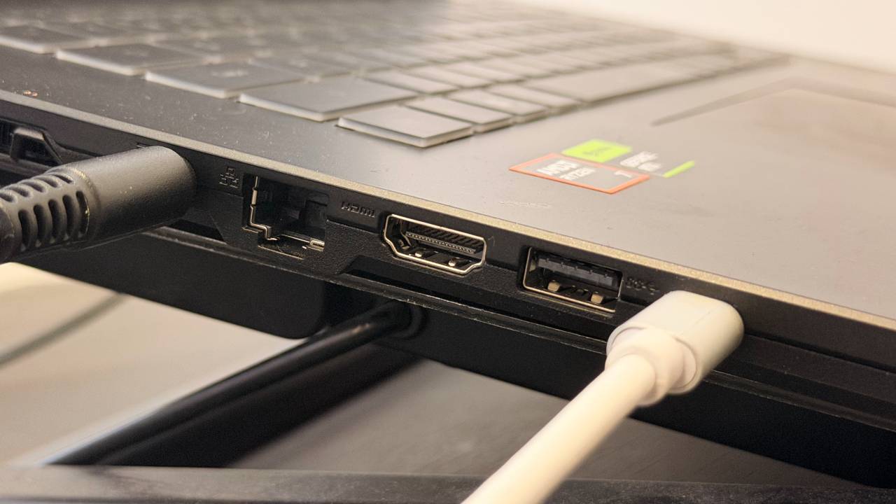 notebook usb vystupy.jpg
