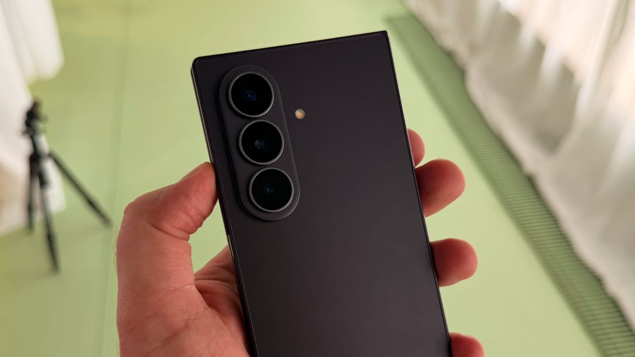 Galaxy Z Fold 8 Ultra_kamerovy modul