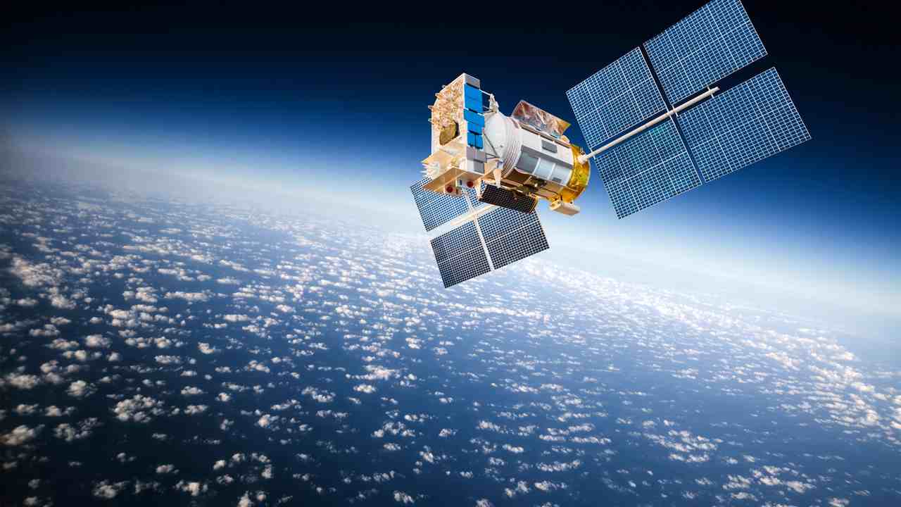 satelit orbit zem