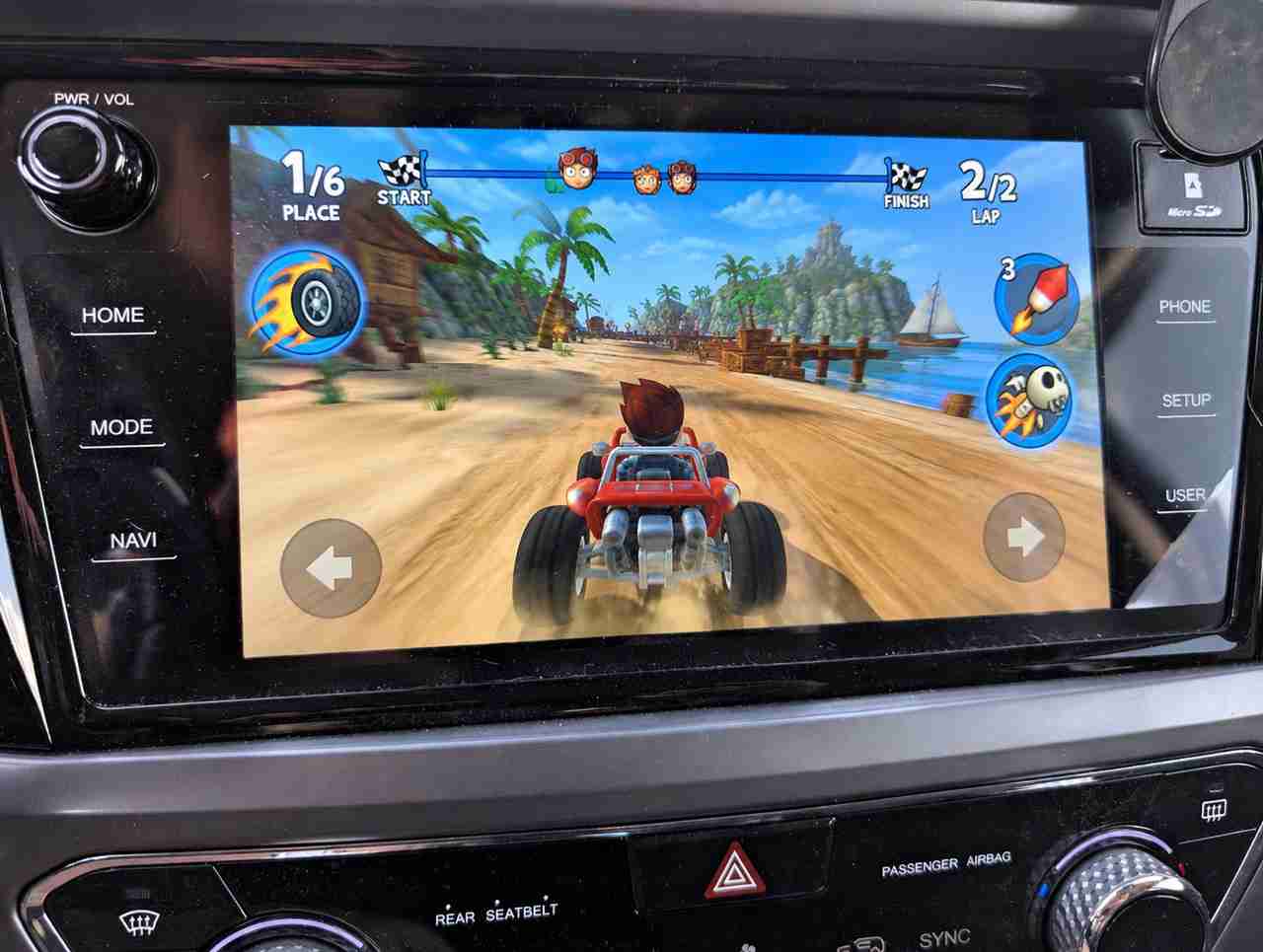 android auto hry v aute na obrazovke