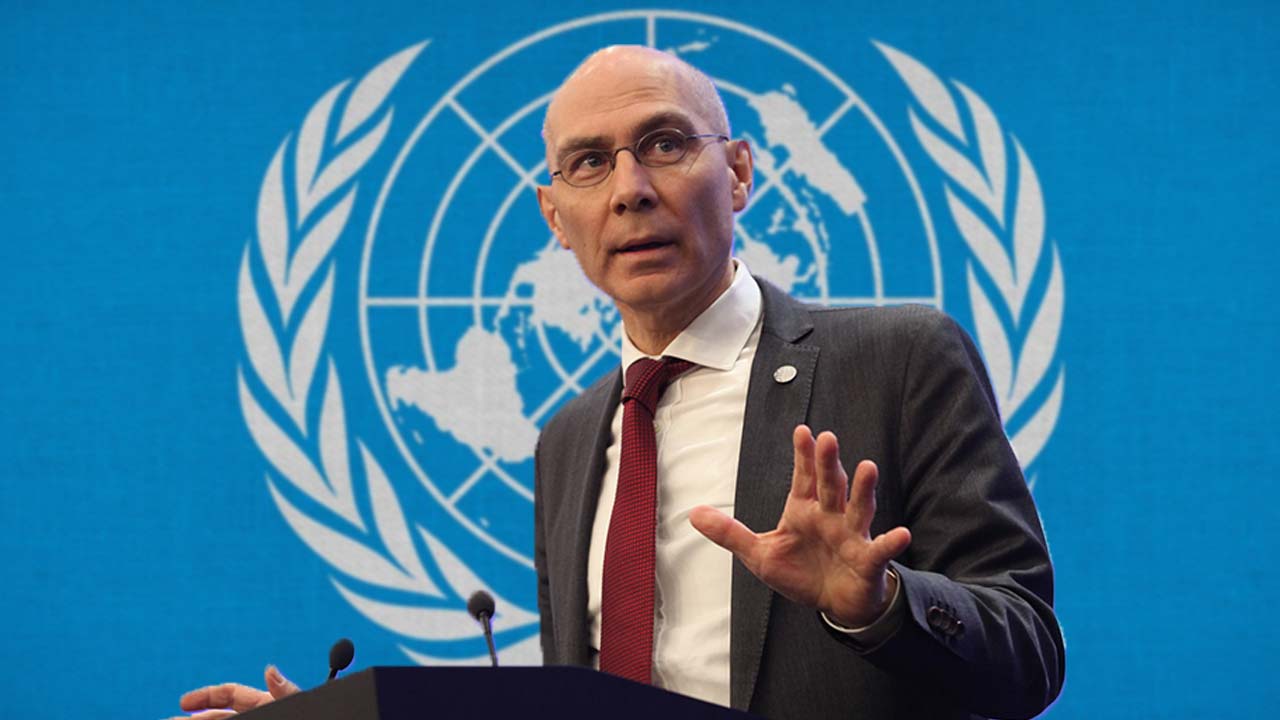Šéf OSN Volker Türk varuje pred rizikami umelej inteligencie a žiada prísnejšie pravidlá. Obavy vyvolávajú aj autonómne zbrane schopné zabíjať bez človeka.