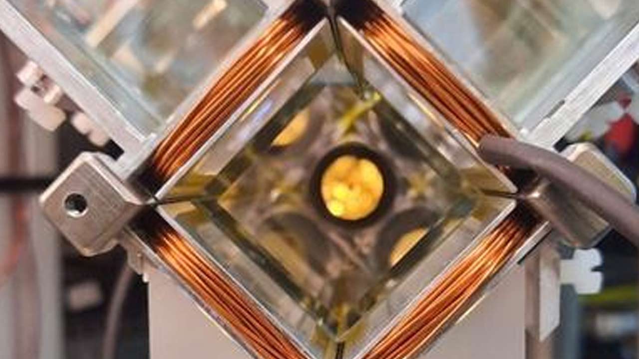 Výskumníci prvýkrát pozorovali einsteinovu gravitáciu v kvantovom svete